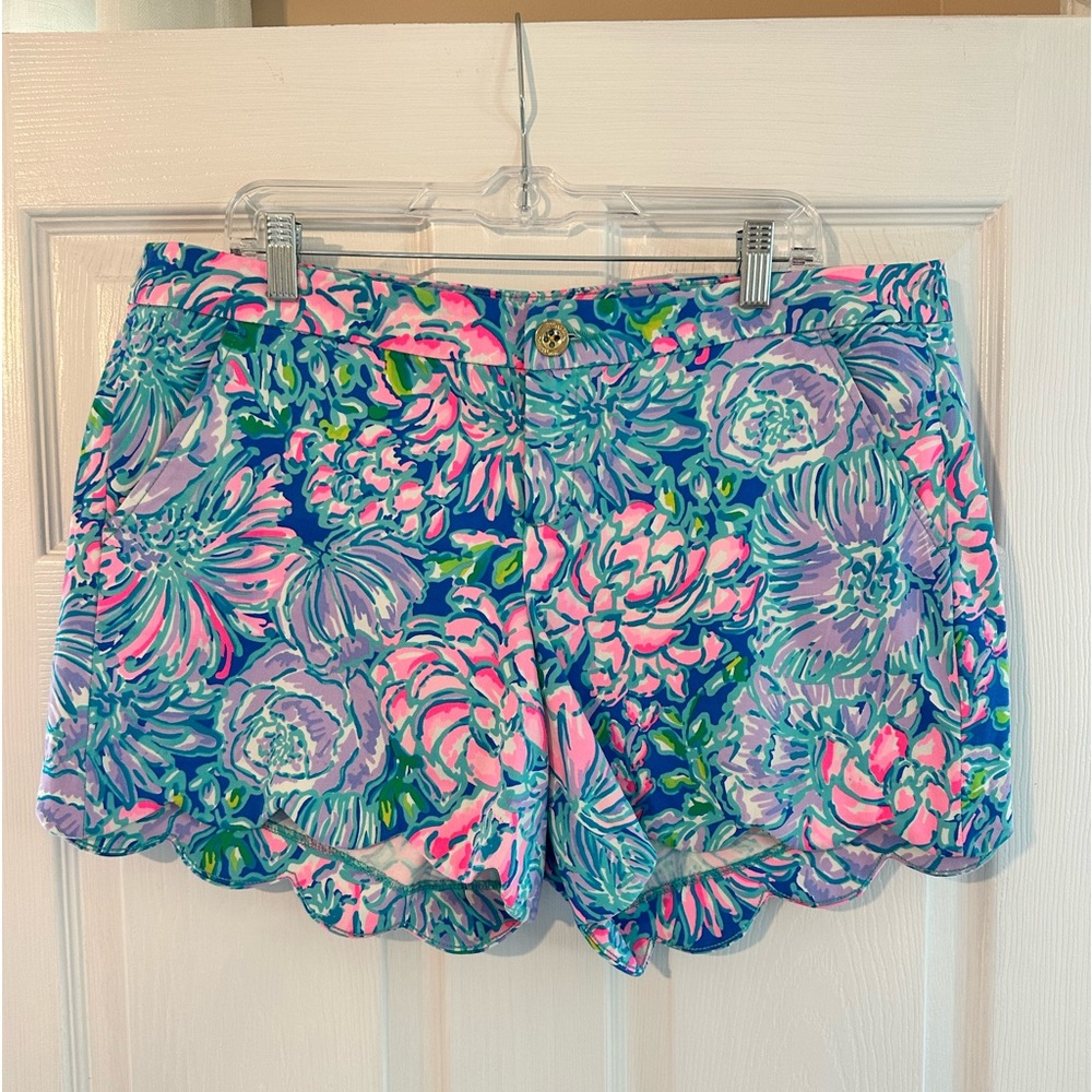 Lilly Pulitzer Scalloped shorts size 14